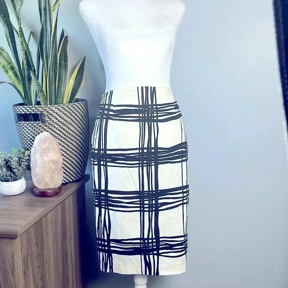 Women’s Express Black & White Pencil Skirt NWOT!